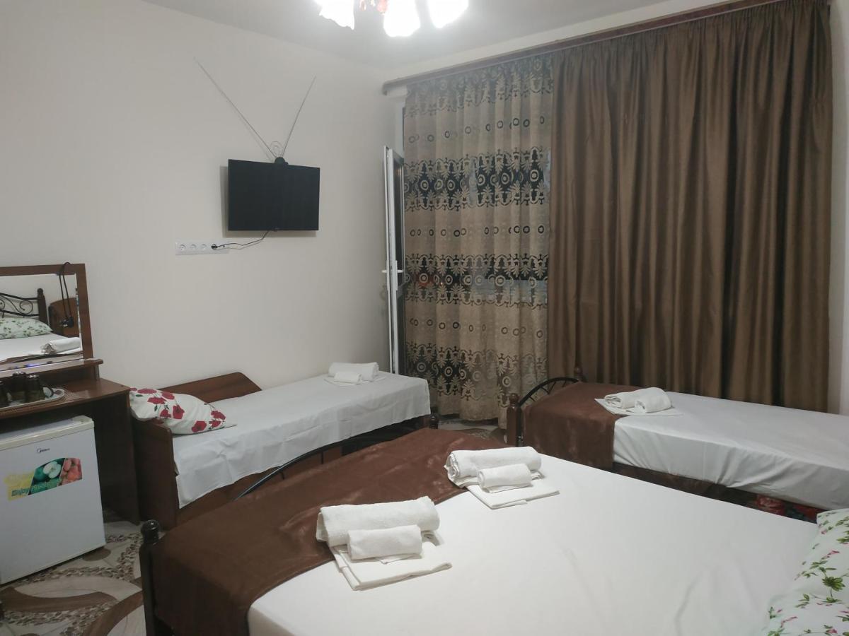 Guest House U Antoniny Gagra Exterior foto