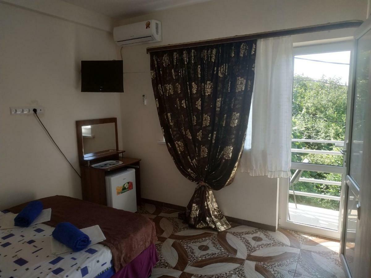 Guest House U Antoniny Gagra Zimmer foto